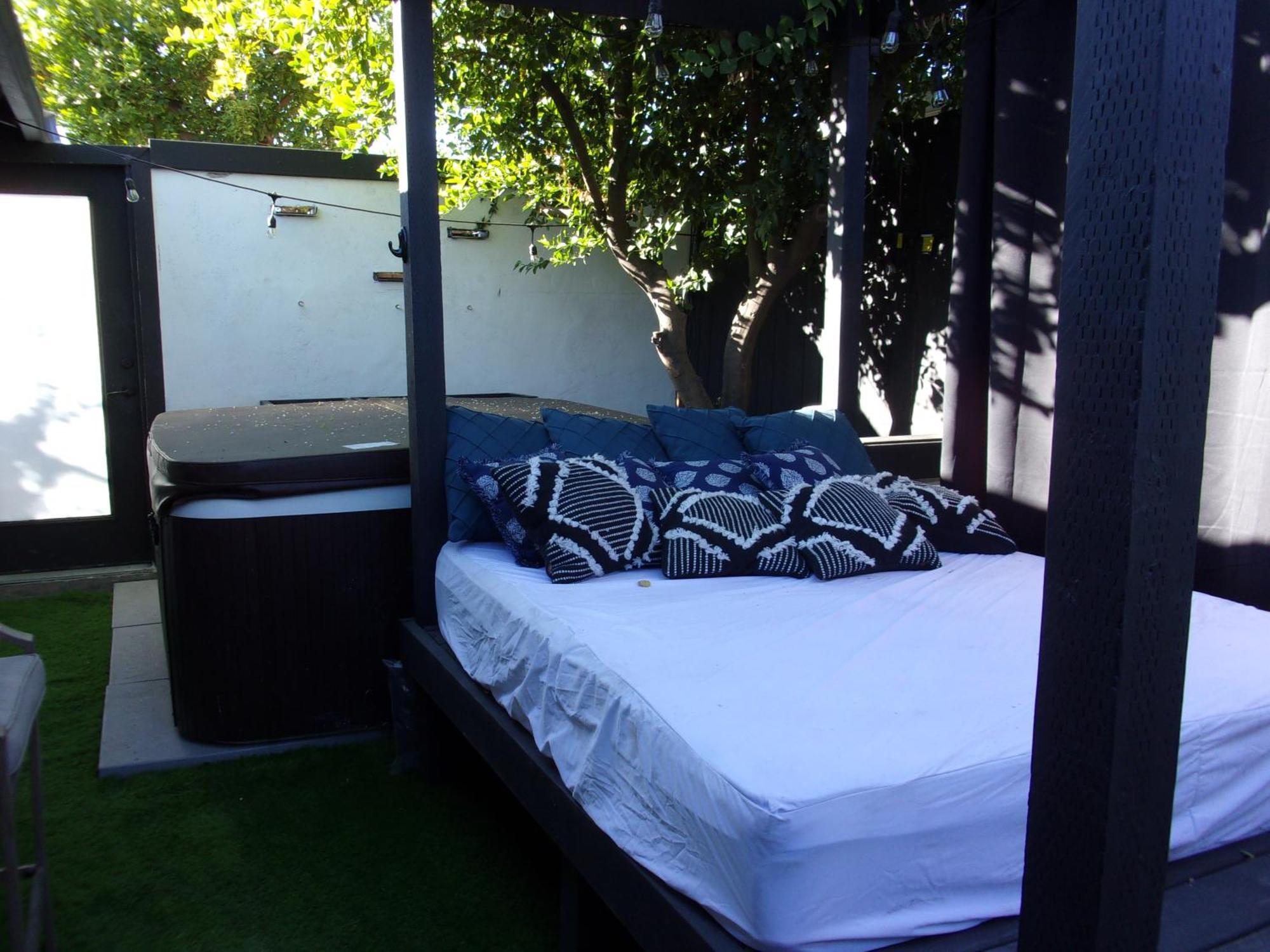 Updated Dwntwn 2Bd Twnhse W/Hot Tub& Private Patio Palm Springs Dış mekan fotoğraf